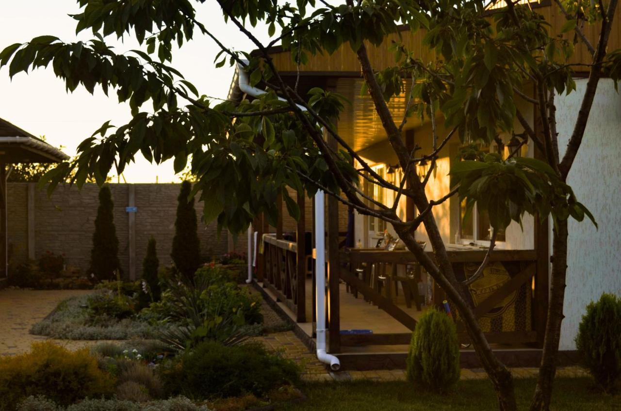 Hotel Три Кошки Čornomorsk Exteriér fotografie