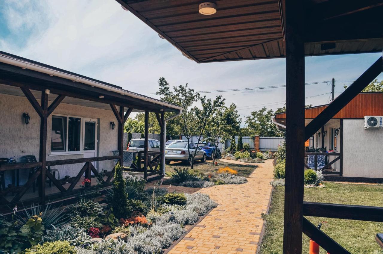Hotel Три Кошки Čornomorsk Exteriér fotografie